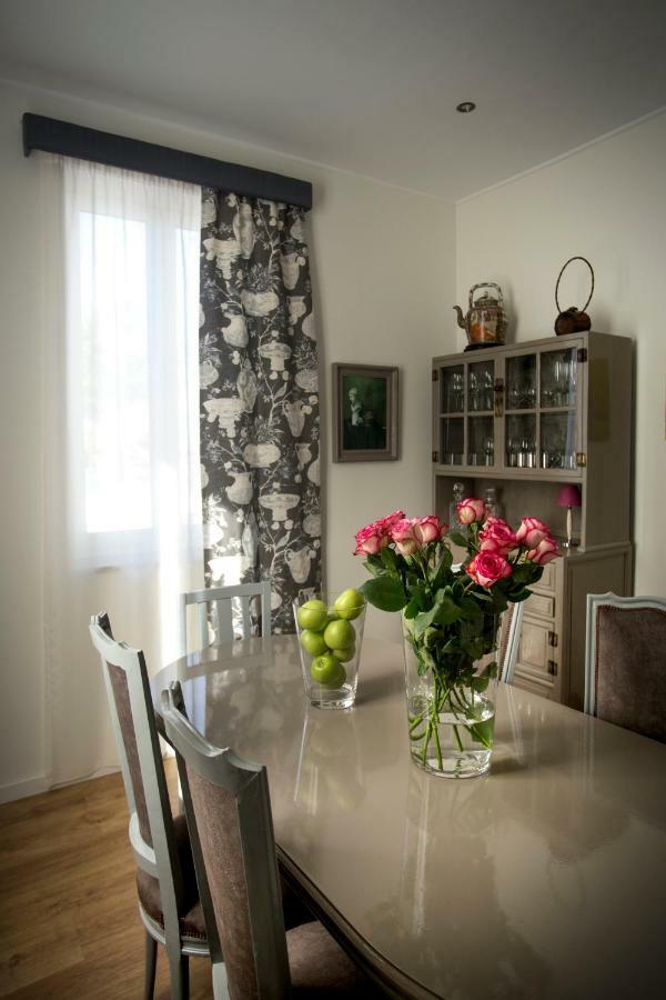 Holiday home Luxurious Pink House And Parking