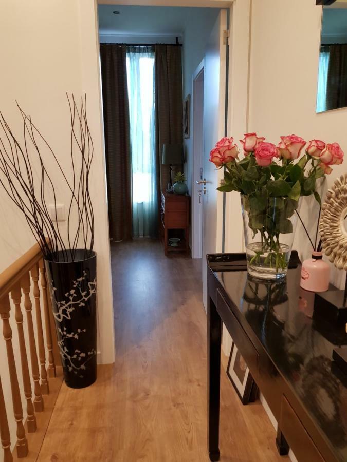 Holiday home Luxurious Pink House And Parking